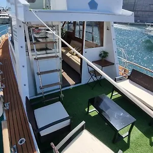 Charming Boat House In Barcelona With Big Terrace And Solarium Sant Adrià de Besòs